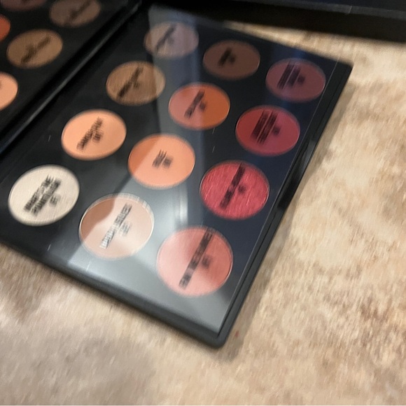 MAC Cosmetics Art Library Eyeshadow Palette - Flame Boyant - Picture 2 of 3